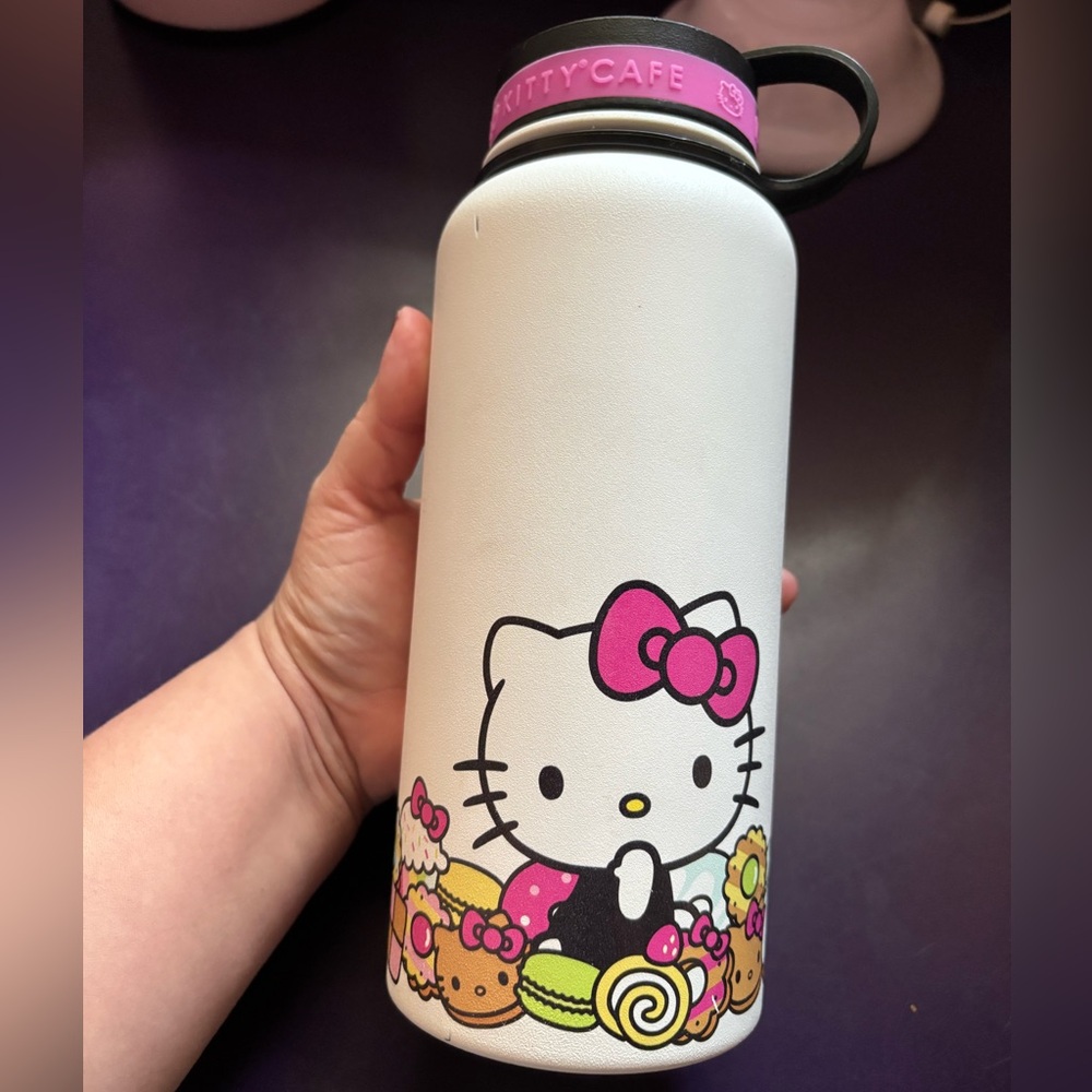 Hello Kitty cafe water bottle 18 oz